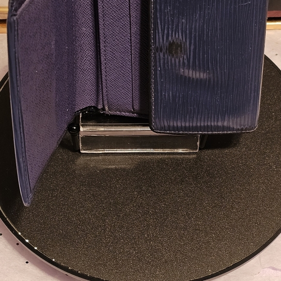 Louis Vuitton Epi Leather Compact Wallet - Picture 9 of 16